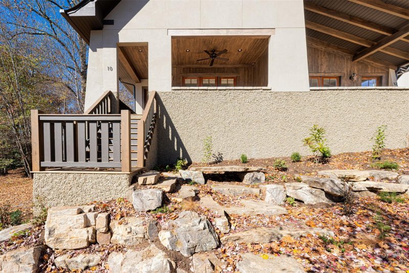 Property image 3 at 10 Keats Road, Black Mountain, NC 28711