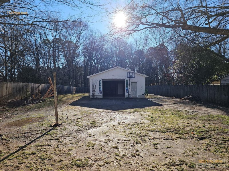 Property image 2 of 1124 Hipp Road in Oakdale Green, Charlotte, NC 28216