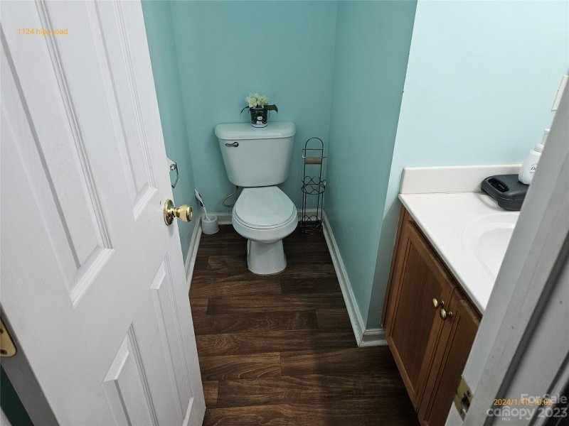 Property image 3 of 1124 Hipp Road in Oakdale Green, Charlotte, NC 28216