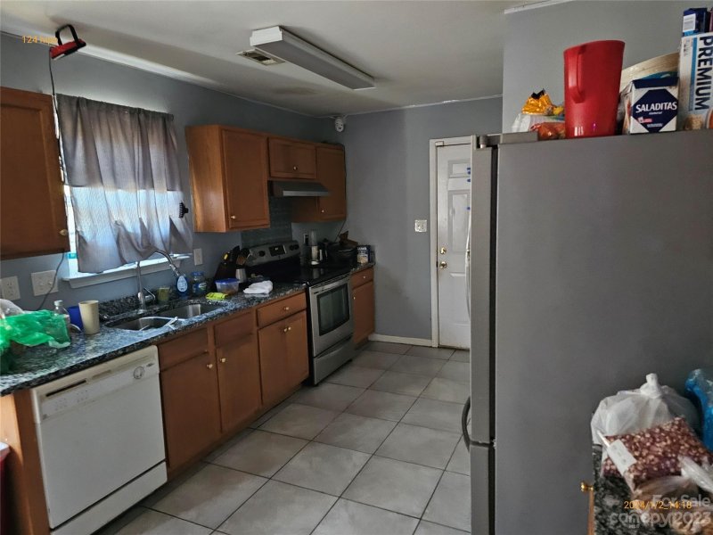 Property image 5 of 1124 Hipp Road in Oakdale Green, Charlotte, NC 28216