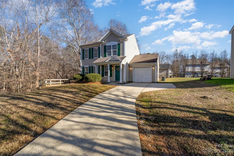 Property image 2 at 6040 Briggs Drive, Charlotte, NC 28269