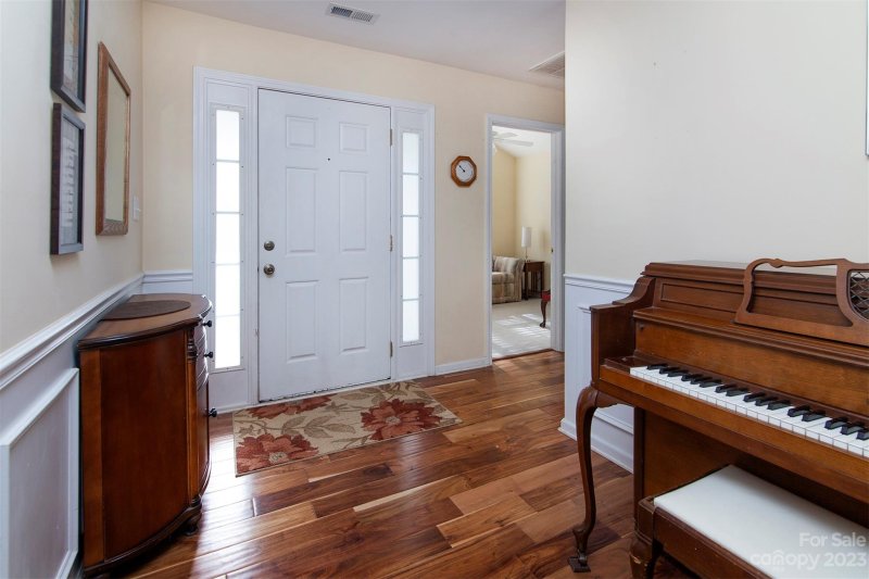 Property image 2 at 4711 Ambridge Drive, Charlotte, NC 28216
