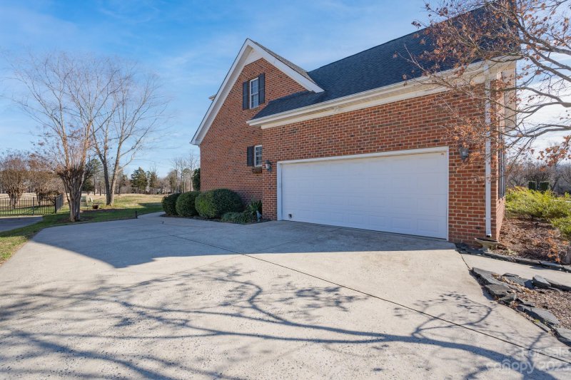 Property image 4 at 1214 Emerald Lake Drive, Matthews, NC 28104