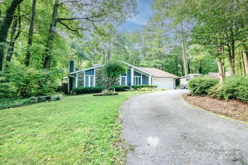 Property image 2 at 3119 Hickory Hill Road, Hendersonville, NC 28792