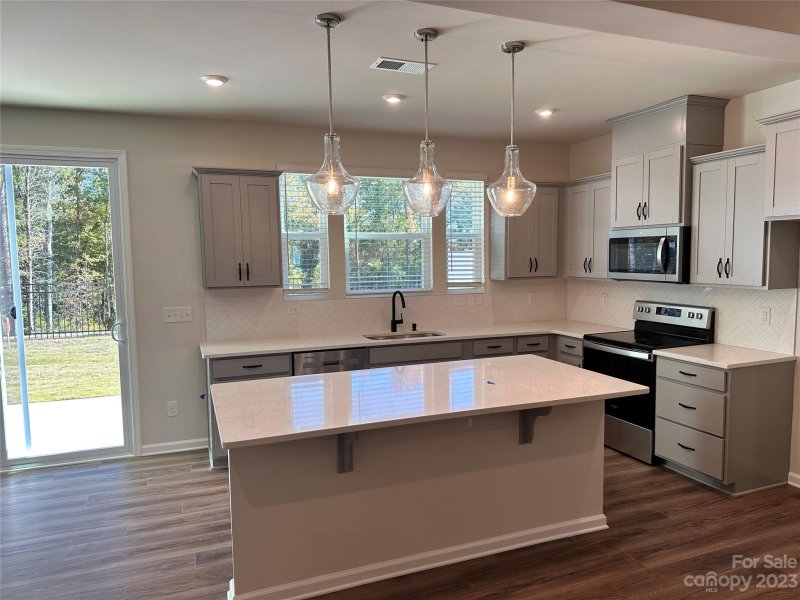 Property image 2 at 8027 Overmeadow Lane, Charlotte, NC 28269