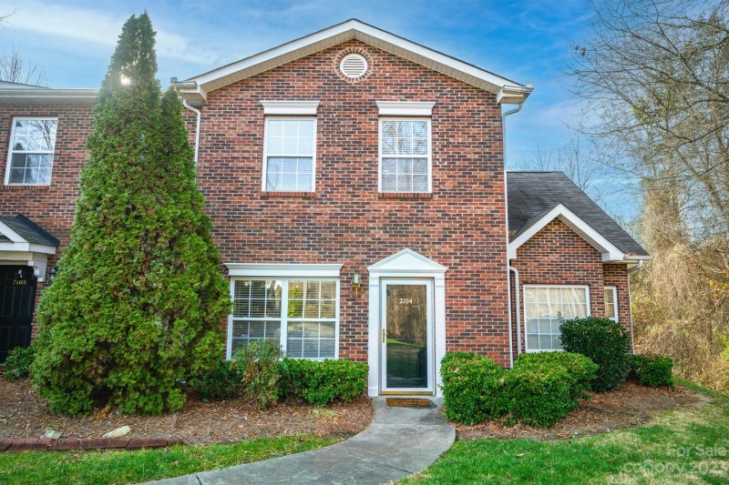 Property image 2 at 2104 Sardony Lane, Charlotte, NC 28213