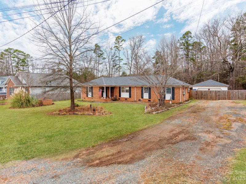 Property image 2 at 2124 Shalimar Drive, Charlotte, NC 28216