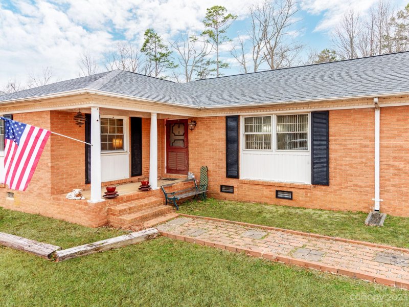 Property image 3 at 2124 Shalimar Drive, Charlotte, NC 28216