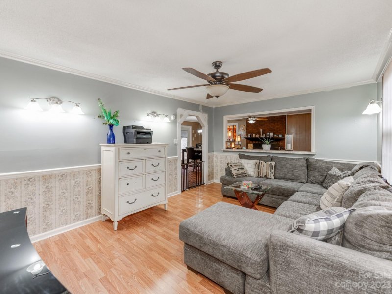 Property image 4 at 2124 Shalimar Drive, Charlotte, NC 28216