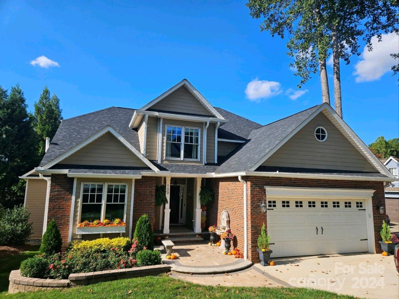 Property image 2 at 109 E Maranta Road, Mooresville, NC 28117