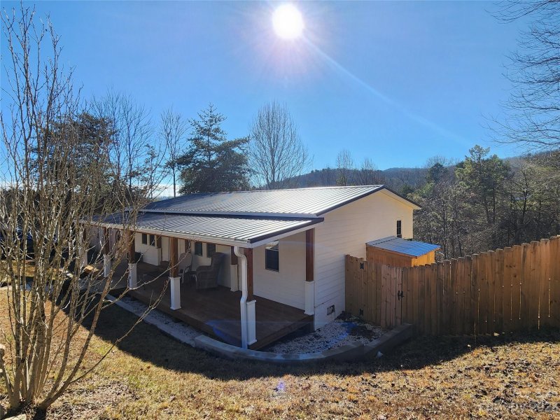 Property image 3 at 328 Camelia Lane, Asheville, NC 28806