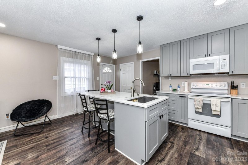 Property image 4 at 917 Dunleigh Drive, Charlotte, NC 28214