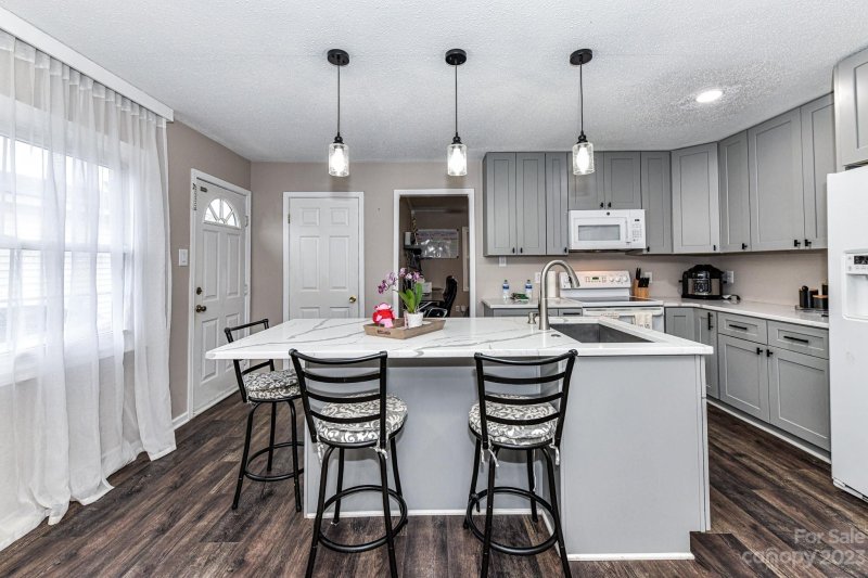 Property image 5 at 917 Dunleigh Drive, Charlotte, NC 28214