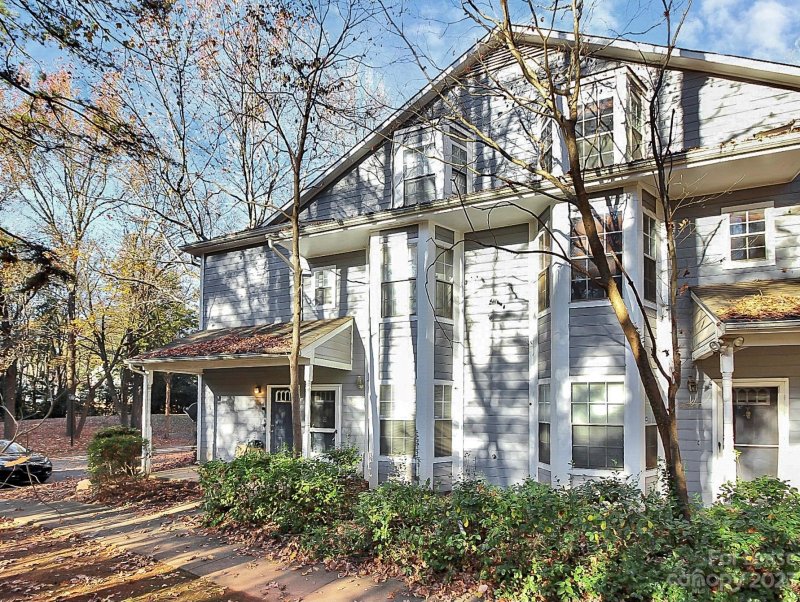 Property image 2 at 5823 Green Forest Drive, Charlotte, NC 28212