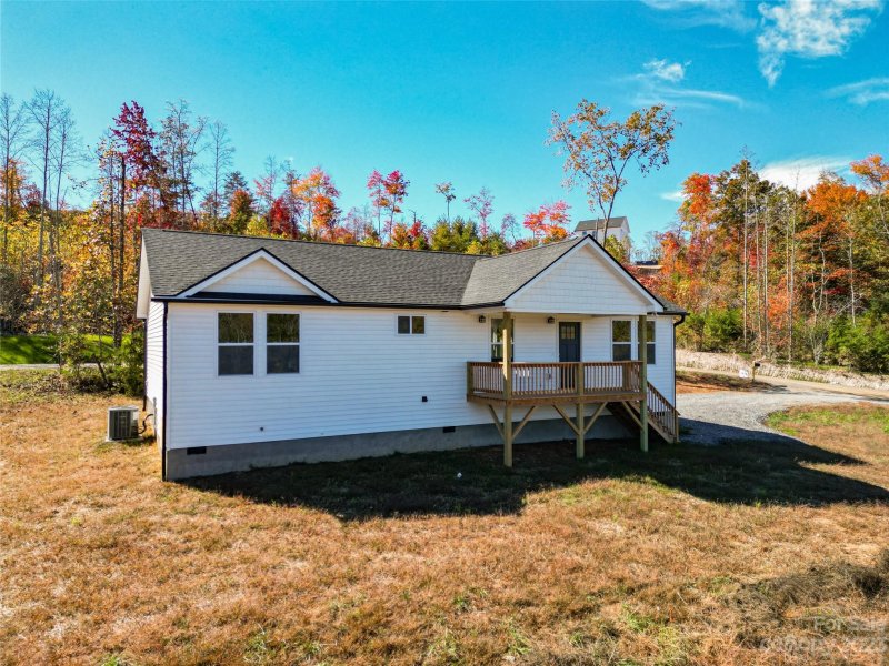 Property image 2 at 39 S Vineyard Village Drive, Old Fort, NC 28762