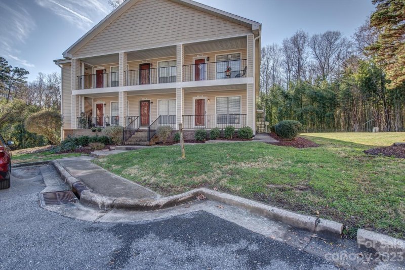 Property image 2 at 1052 Surry Lane, Gastonia, NC 28054