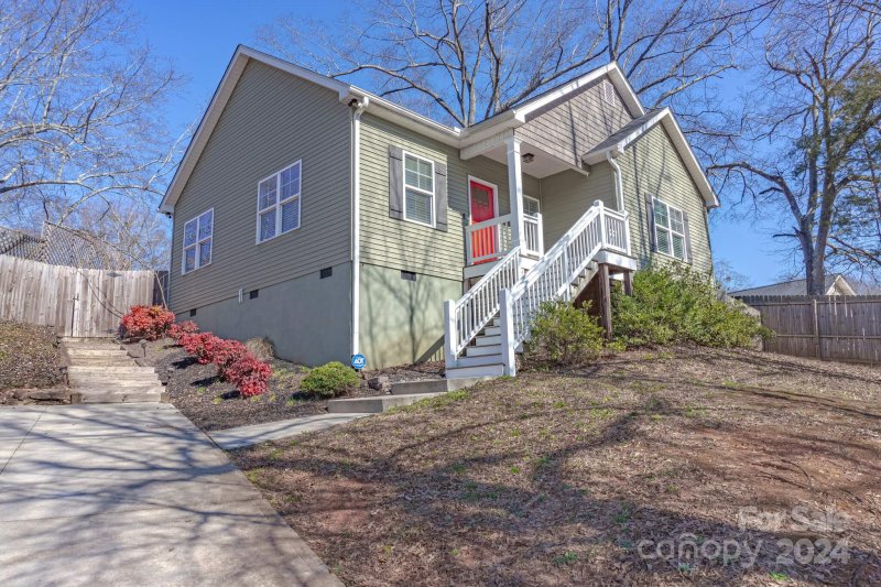 305 Lowndes Hill Road