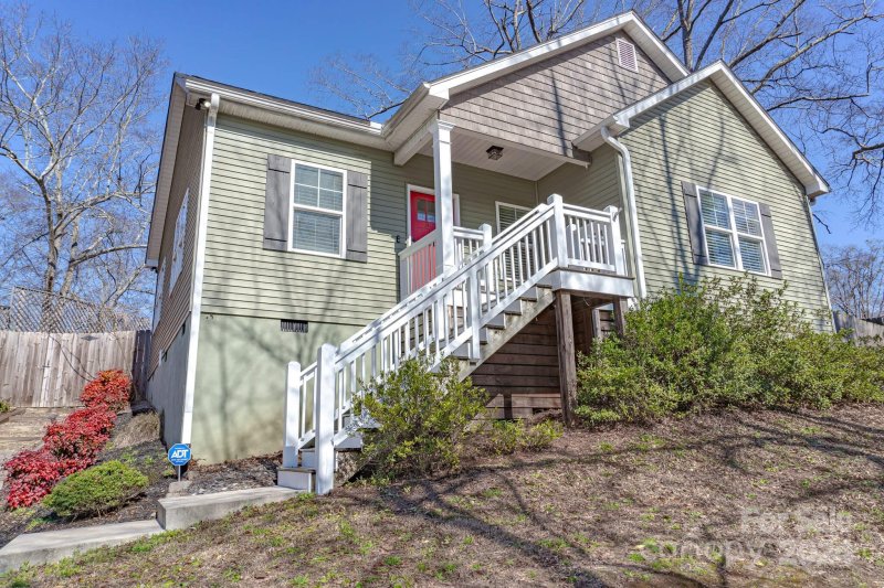 Property image 2 at 305 Lowndes Hill Road, Greenville, SC 29607