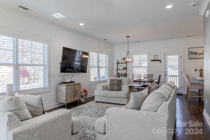 Property image 3 at 305 Lowndes Hill Road, Greenville, SC 29607