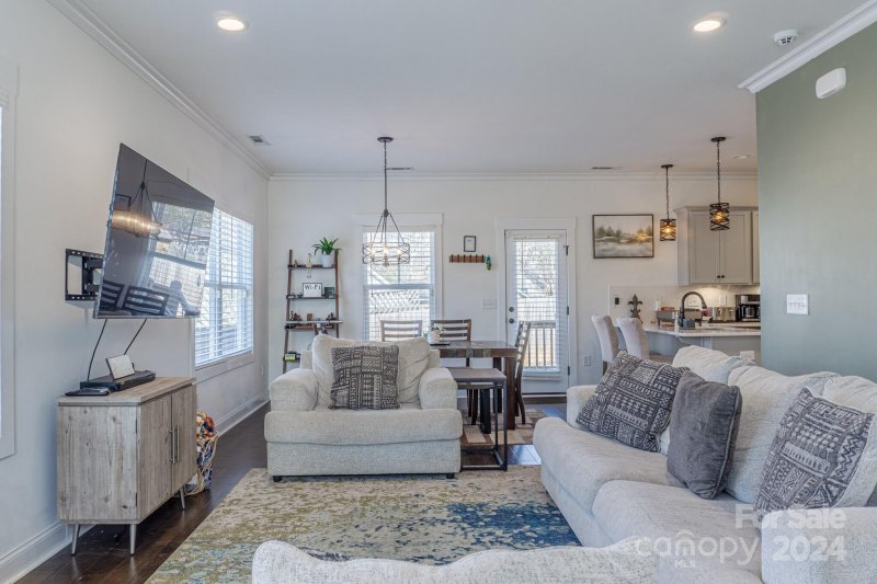 Property image 4 at 305 Lowndes Hill Road, Greenville, SC 29607