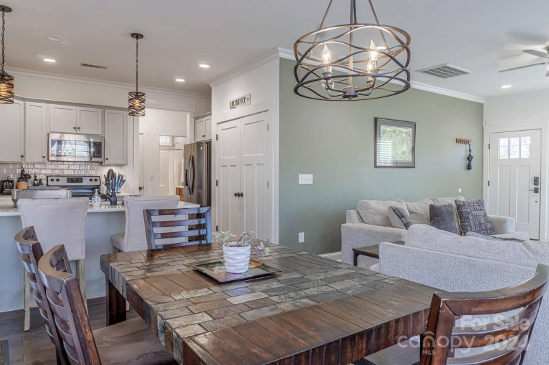 Property image 5 at 305 Lowndes Hill Road, Greenville, SC 29607