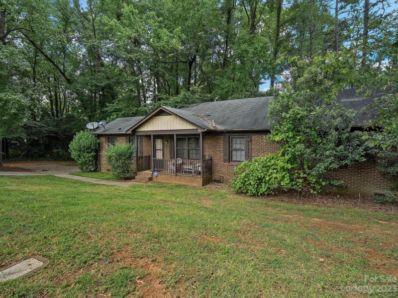 Property image 2 at 1060 Pineborough Road, Charlotte, NC 28212