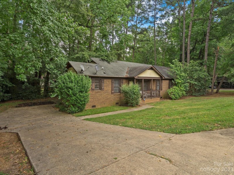 Property image 4 at 1060 Pineborough Road, Charlotte, NC 28212