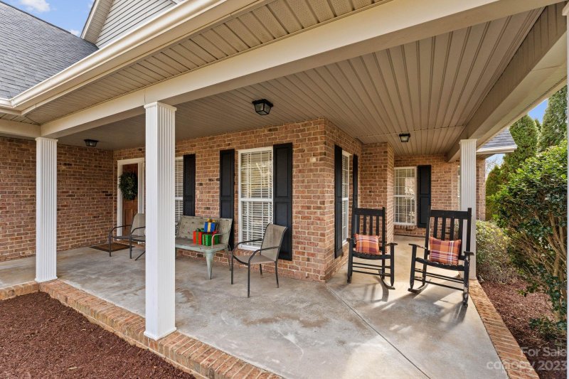 Property image 3 at 7954 King Arthurs Court, Denver, NC 28037