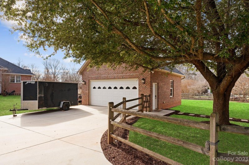 Property image 5 at 7954 King Arthurs Court, Denver, NC 28037