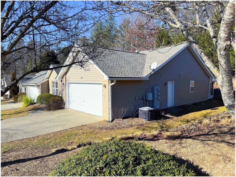 Property image 3 at 412 Wiltshire Circle, Fletcher, NC 28732