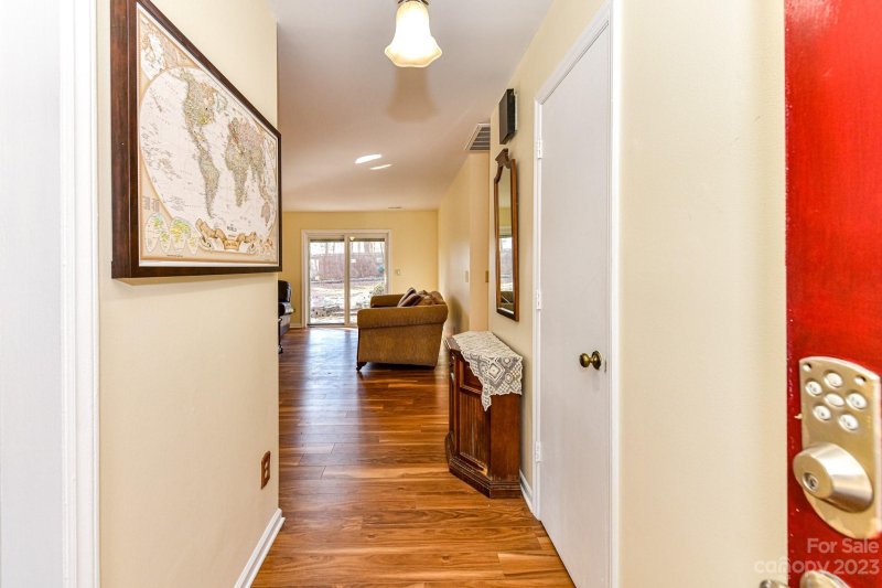 Property image 3 at 8114 Rittenhouse Circle, Charlotte, NC 28270