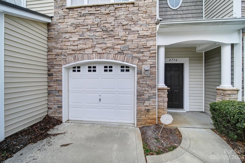 Property image 3 at 4774 Craigmoss Lane, Charlotte, NC 28278