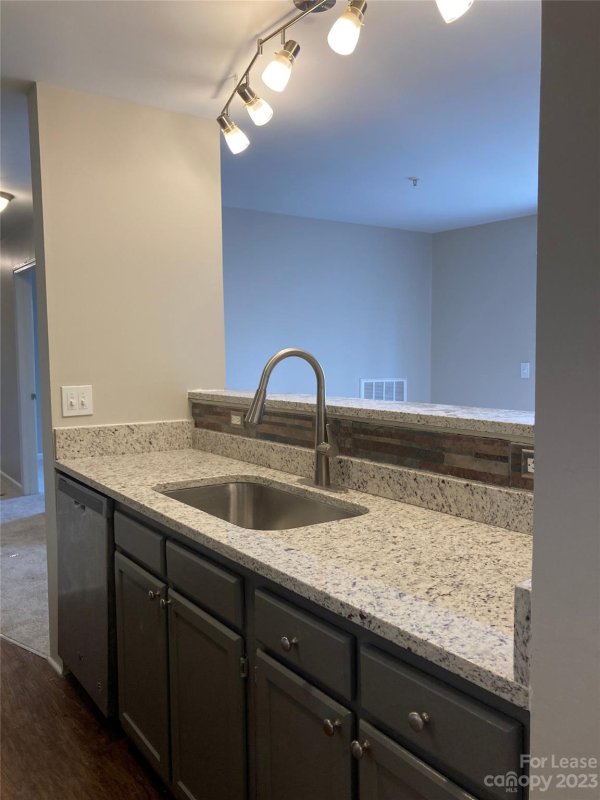 Property image 5 at 1620 Arlyn Circle, Charlotte, NC 28213