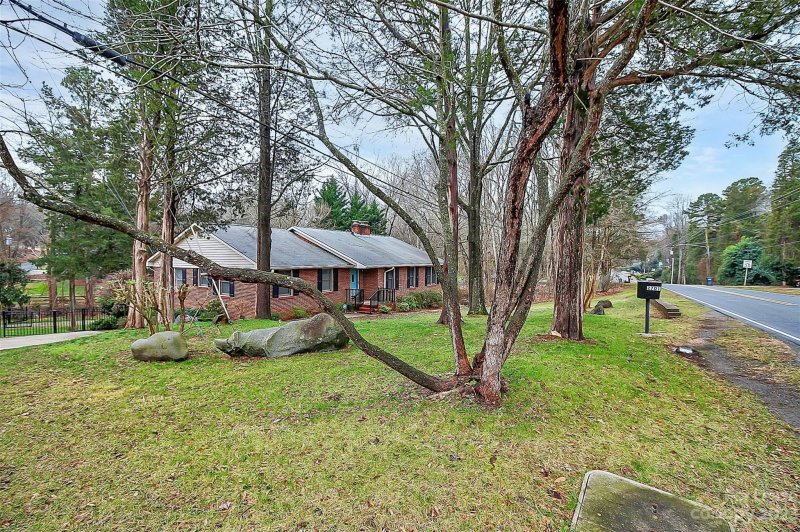 Property image 3 at 2701 Rea Road, Charlotte, NC 28226