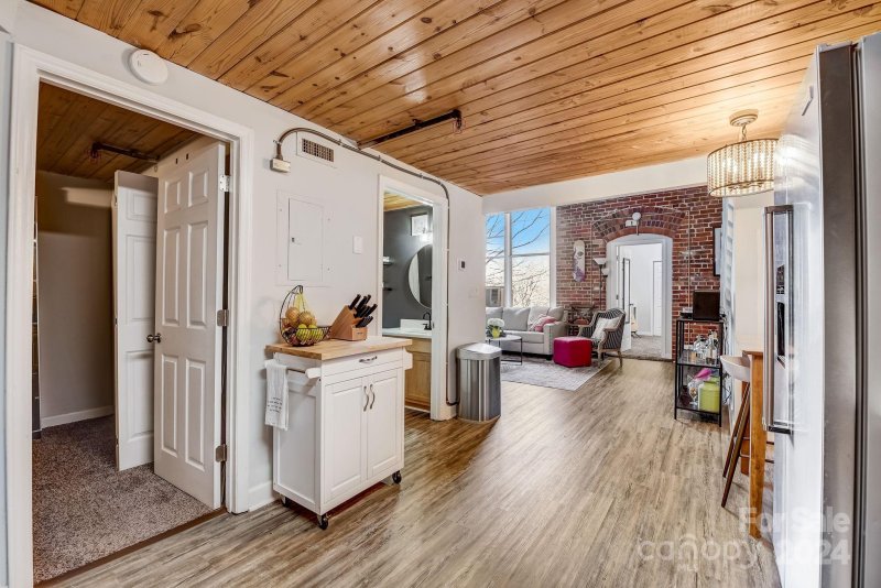 Property image 3 at 201 S Hoskins Road, Charlotte, NC 28208