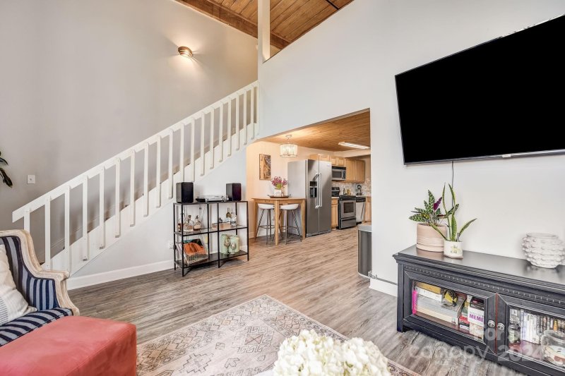 Property image 5 at 201 S Hoskins Road, Charlotte, NC 28208