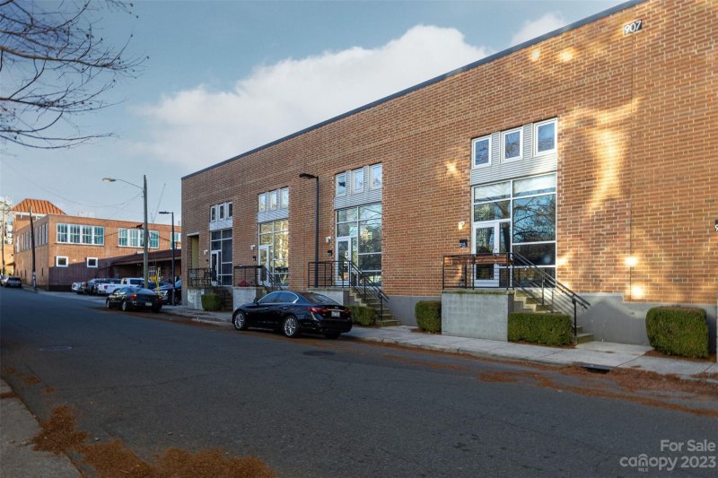 Property image 2 at 915 Westmere Avenue, Charlotte, NC 28208