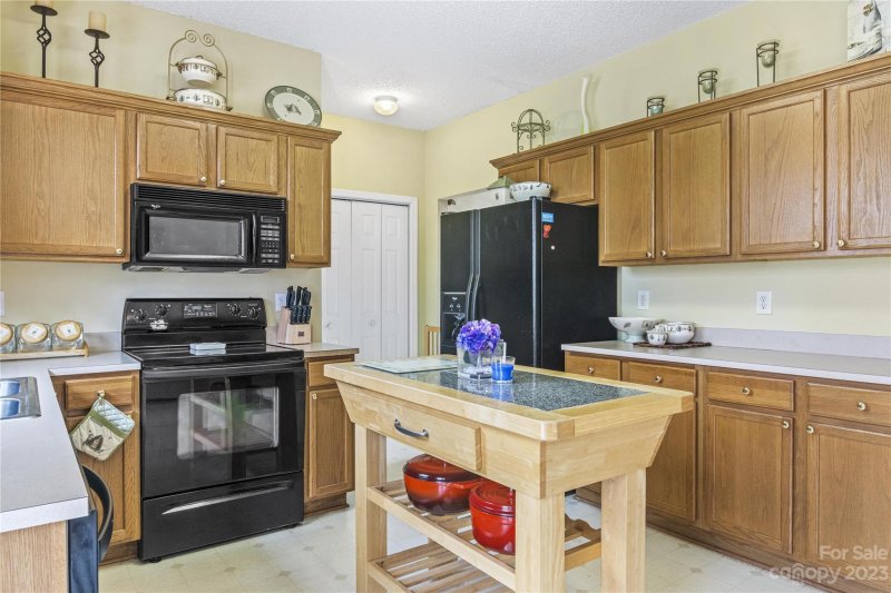 Property image 4 at 2317 Waters Trail Drive, Charlotte, NC 28216