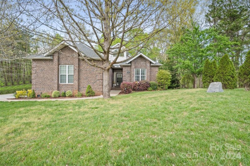 Property image 2 at 114 W Tattersall Drive, Statesville, NC 28677