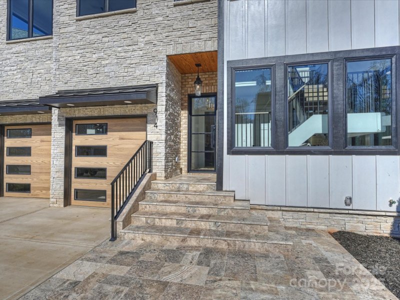 Property image 2 at 914 Laurel Creek Lane, Charlotte, NC 28211