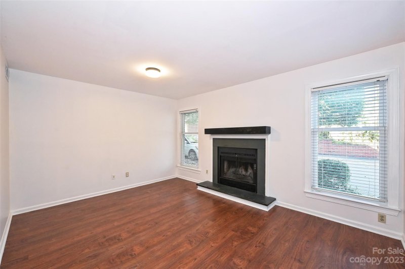 Property image 4 at 430 Queens Road, Charlotte, NC 28207
