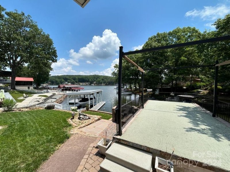 Property image 2 at 908 Pinehaven Drive, New London, NC 28127