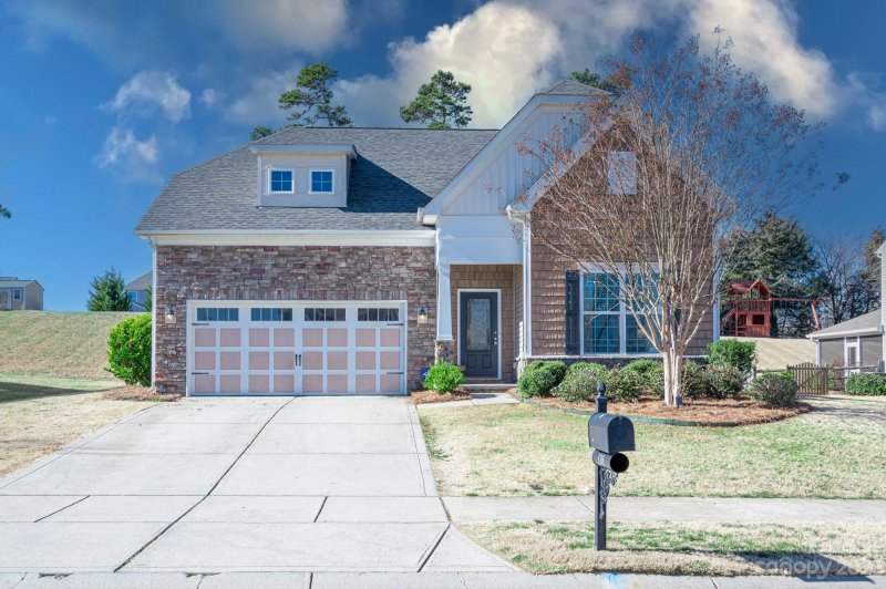 128 Glastonbury Drive