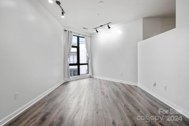 Property image 5 at 525 E 6th Street, Charlotte, NC 28202