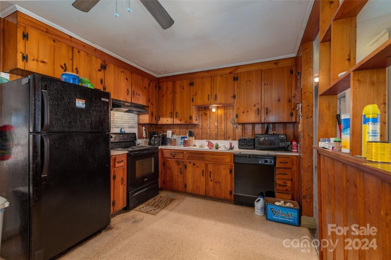 Property image 4 at 4501 Knollcrest Drive, Charlotte, NC 28208