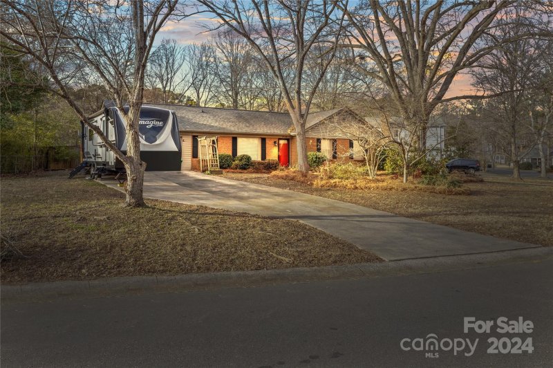 Property image 2 at 8526 Timbercrest Circle, Charlotte, NC 28226