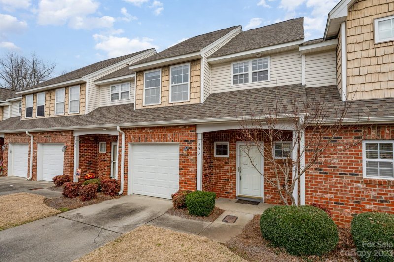 Property image 3 at 353 Valley Brook Lane, Concord, NC 28025