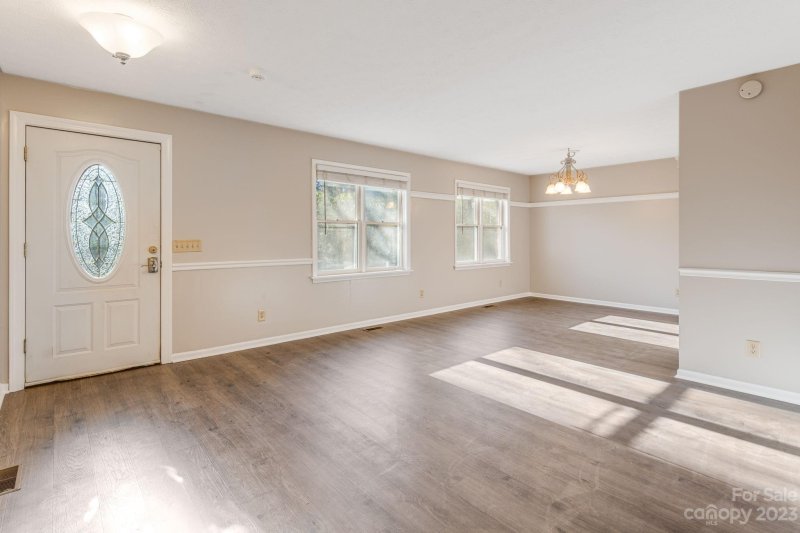 Property image 2 at 7 Galax Lane, Hendersonville, NC 28791