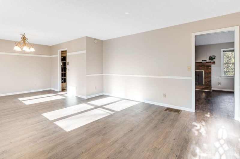 Property image 3 at 7 Galax Lane, Hendersonville, NC 28791