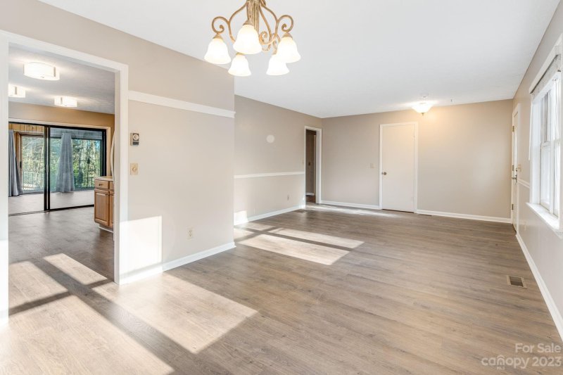 Property image 5 at 7 Galax Lane, Hendersonville, NC 28791